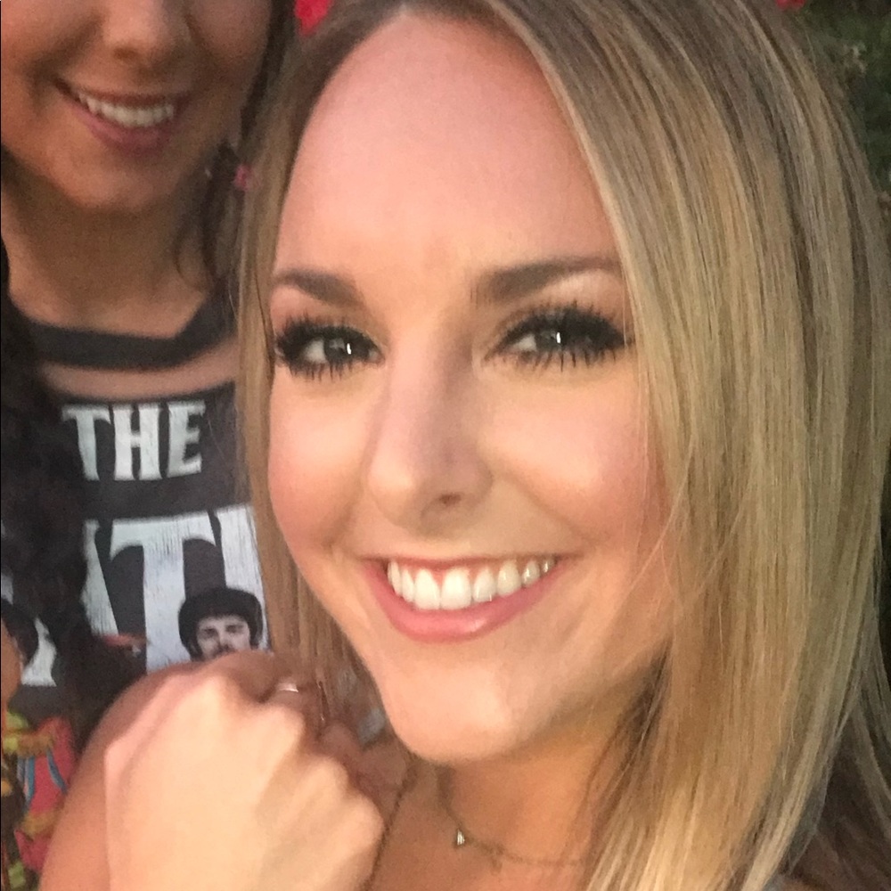 Meet your Posher, Lauren
